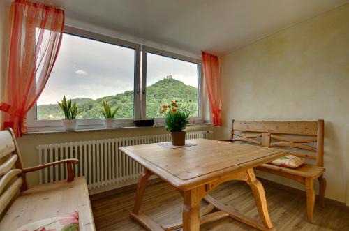 Annweiler am Trifels Apartment | Panorama-Fewo Töpfer