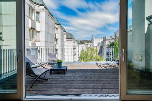 Schottenfeld Apartment | Panorama Rooftop Terrace I 3 min to Mariahilferstraße