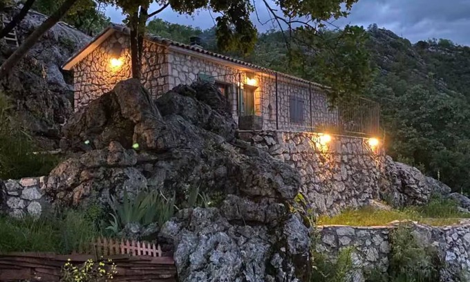Karuc House | Panorama Stone House - Lake skadar