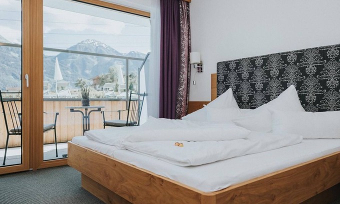 Sankt Veit im Pongau Apartment | Panoramic garden double room, shower or bath, WC - Empl, country and apartment house