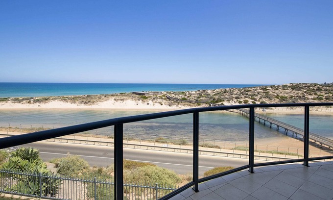 Port Noarlunga South House | Panoramic Ocean View Holiday Home Port Noarlunga Sth