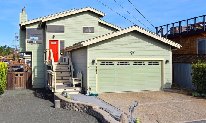 Baywood Park House | Panoramic Estuary View Home - monthly only