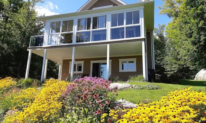 Potton House | Panoramic mountain view - L'Horizon doré - 12 acre
