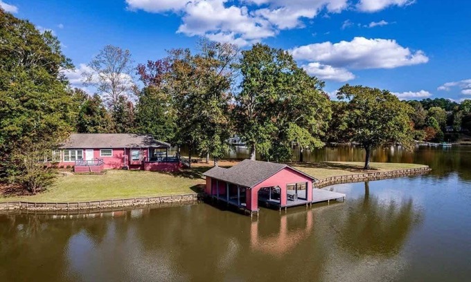 Eatonton House | Panoramic Point - Sleeps 12, Amazing Views + More!