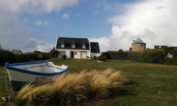 Plozevet House | Panoramic sea view: Comfortable 3* house on a spacious fenced property