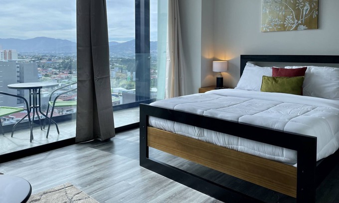 Rohrmoser Apartment | Panoramic view near the airport San José