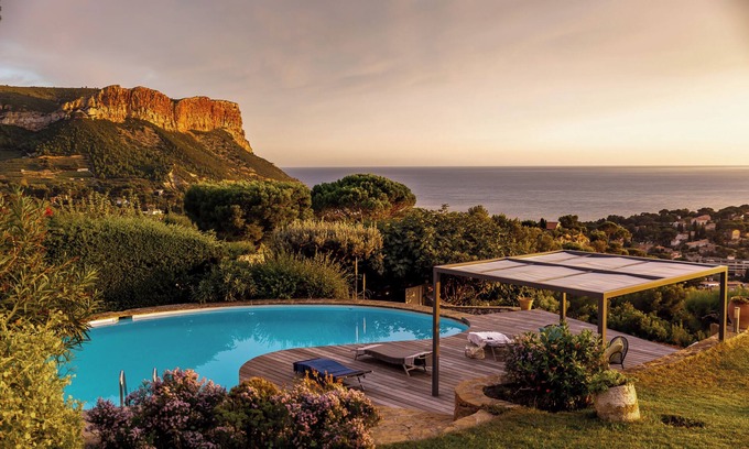 Cassis Villa | Panoramic view of the bay of Cassis, swimming pool, petanque, 4 bedrooms