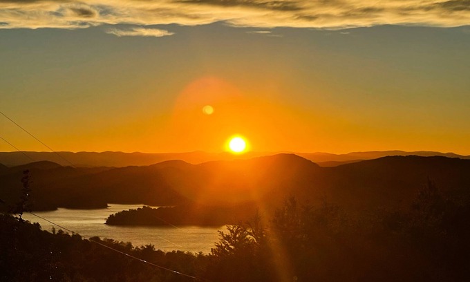 Maynardville Cabin | Panoramic views of Lake Norris, game room & mountain scenery