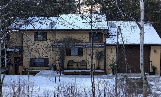 East Kootenay Cottage | Panoramic Woodlands Retreat w Hot Tub; just walking distance to Lake Windermere
