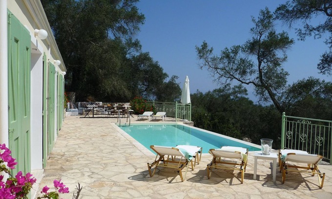 Koutsi Villa | Panos House In Sleepy Hamlet less than 3mins drive to Loggos broadband wifi