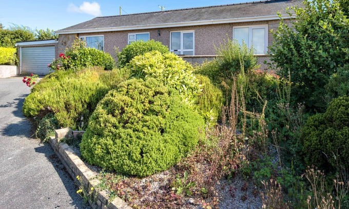 Bwlchtocyn House | Pant Gwyn Bungalow in the beautiful Pwllheli