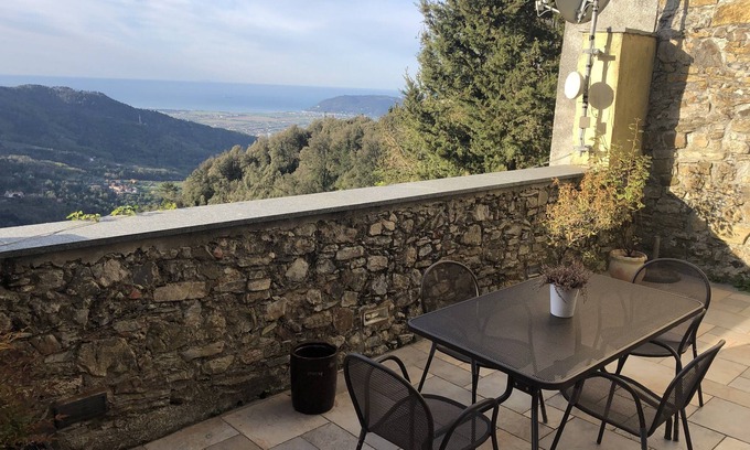 Fosdinovo House | Papiriana the house of the village breathtaking sea view