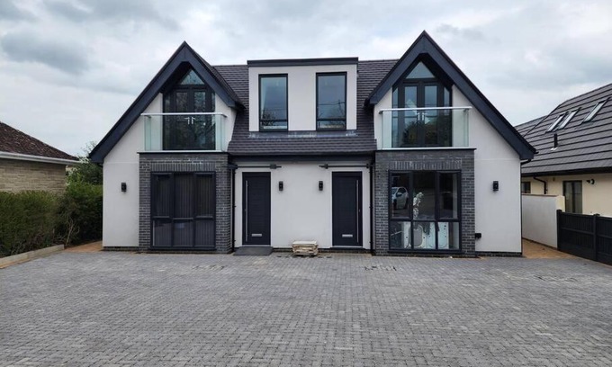 Kidlington Apartment | Paradigm Court, Luxury 2-Bedroom Apartment F3, Oxford