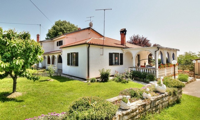 Basanija Apartment | PARADINOVIĆ house with apartments/Paradinović1 APARTMENT