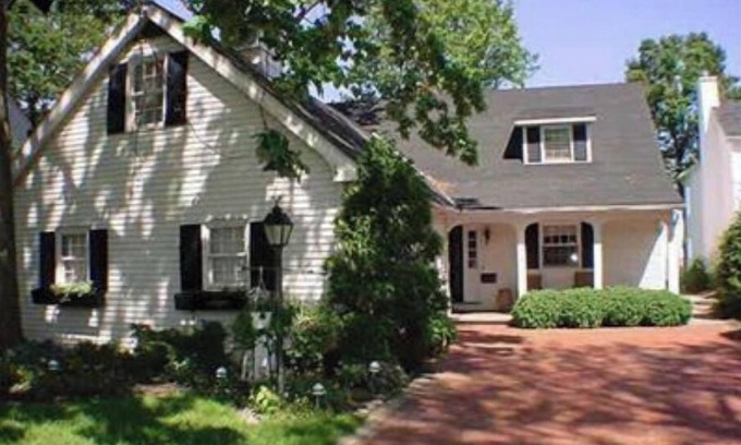 Lorain House | Paradise at Lorain
