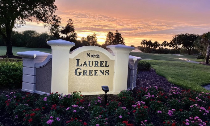 Naples House | Paradise Awaits! Country Club Living, Private Golf Course, beaches, 1st Floor!