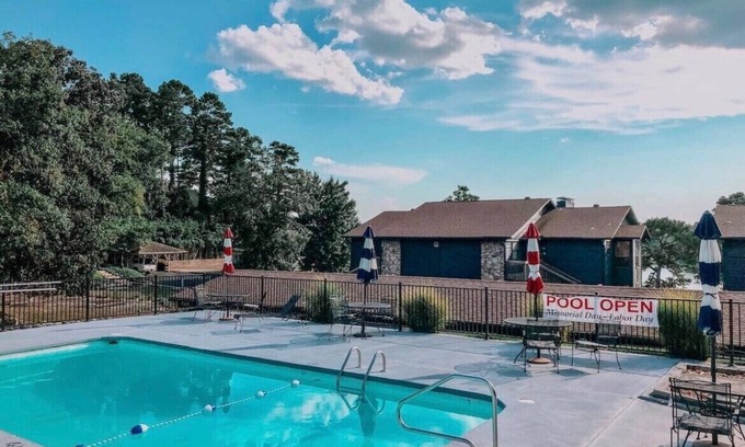 Mid America Condo | Paradise Awaits: Luxury Condo with Lakeview and Pool at Your Doorstep!"