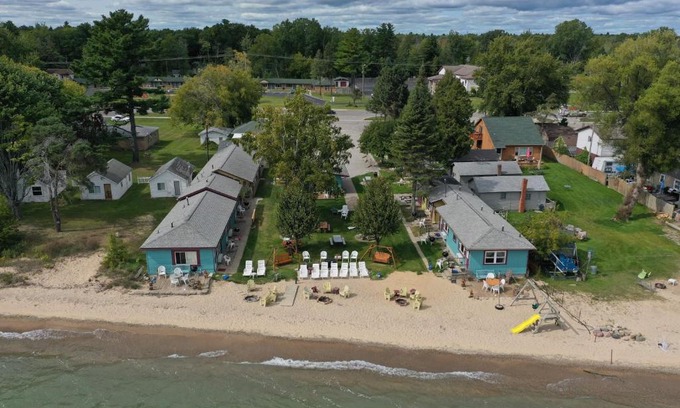 Tawas City House | Paradise Beach resort
