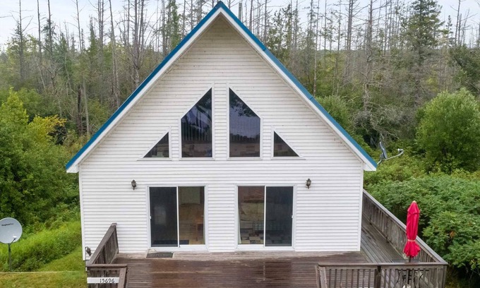 Carp Lake Cottage | Paradise Chalet on Paradise Lake