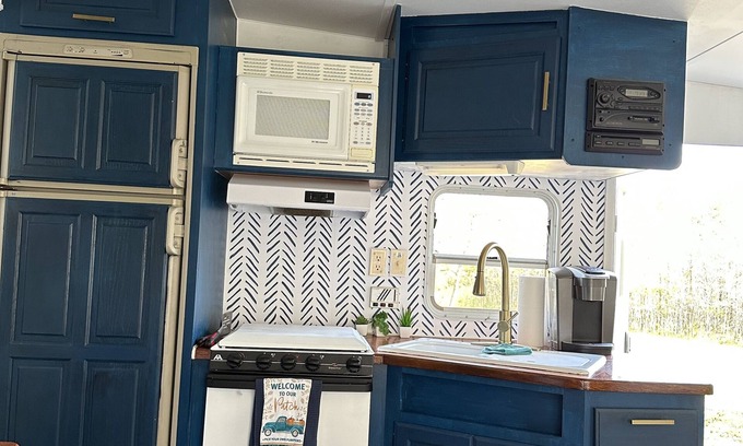 Alton House | Paradise Farm - 1 Bedroom RV