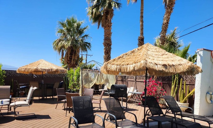 Desert Hot Springs Resort | Paradise Hot Springs Hotel / Mineral Water Spa #10