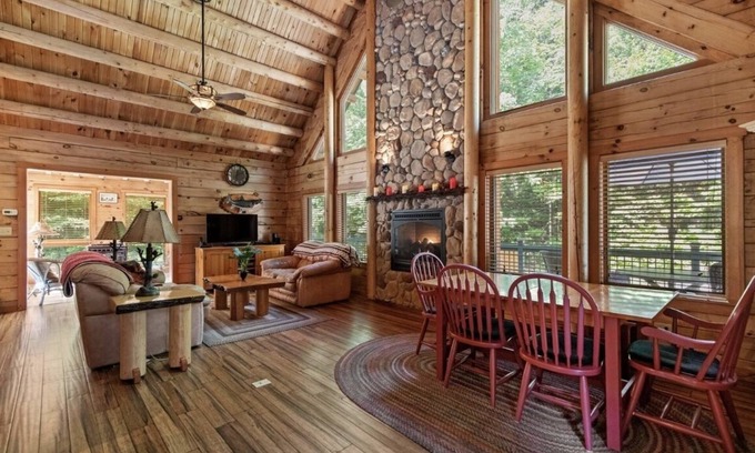 Naples House | Paradise in the Lakes Region
