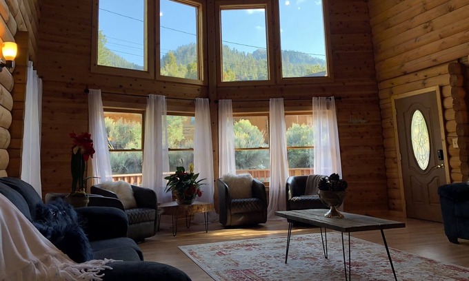 Pine Mountain Club Villa | Paradise in the Pines - 3000sq ft Mountain Getaway