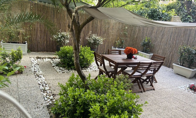 Livorno House | Paradise Inn