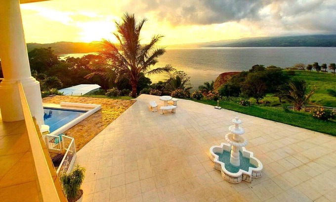 Tronadora Villa | Paradise Island Eventlocation 8-Bed whirlpools & Pool