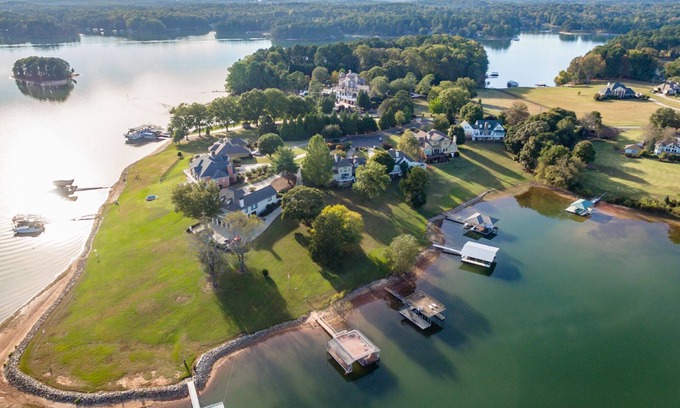 Cumming House | Paradise - Lakefront/Boat Dock/30+ DAY MIN but all inquiries welcome