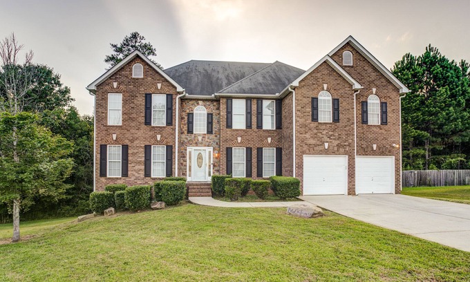 Conley House | 🌴Paradise of Atlanta🌴 4BR/3BTH⭐️2 Game Rm⭐️2 Fireplaces⭐️10 min from Airport