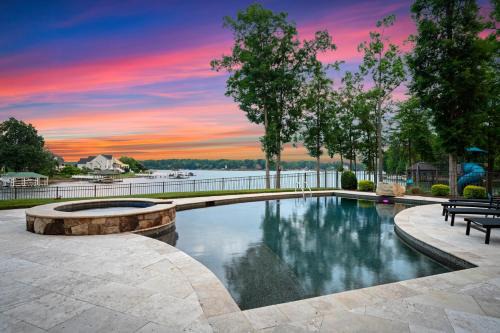 Lake Norman of Catawba House | Paradise Pointe by AvantStay Lakefront Views Playset