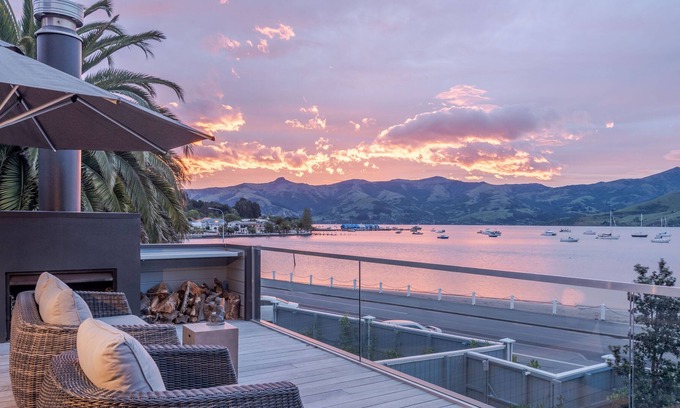 Akaroa Cottage | PARADISE PALMS - AKAROA HOLIDAY APARTMENT, romantic in Akaroa