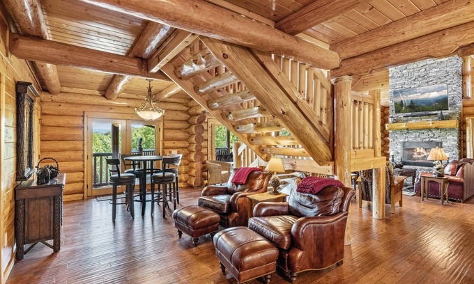 Gatlinburg - Pigeon Forge Cabin | Paradise Point 4 Bedroom Cabin by RedAwning