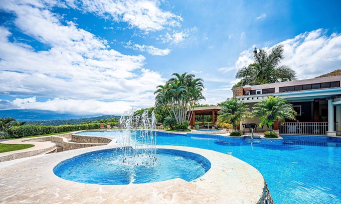 Santa Ana Apartment | Paradise Retreat - Amenities, Parking & Location