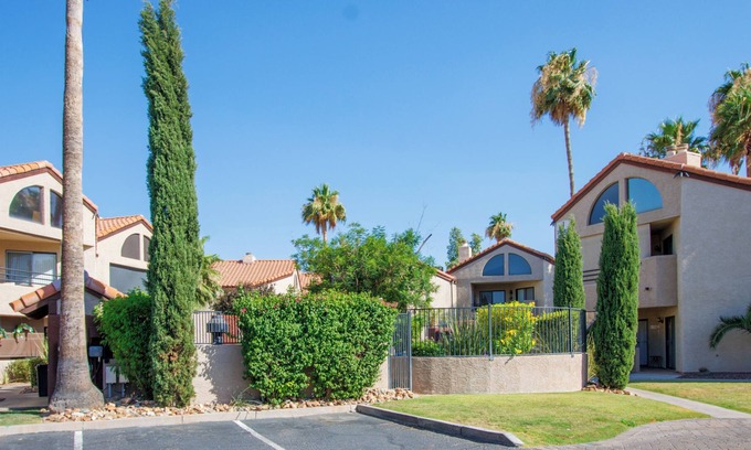 The Joshua Tree Condo | Paradise Valley Condo mins to Old Town, Camelback Mountain & Keirland Commons.