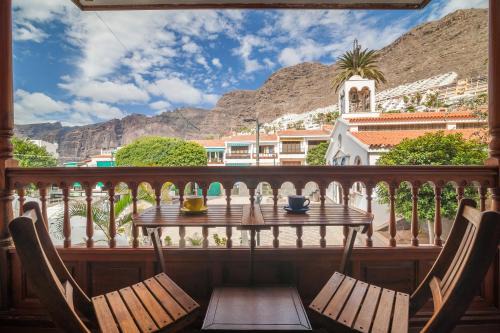 Los Gigantes Apartment | PARAISO BAMBOO - 2 bedrooms, 2 bathrooms, fibre net, heart of the Los Gigantes, tv channels