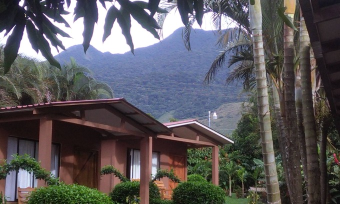 Guayabo Hotel | Paraiso Volcano Lodge