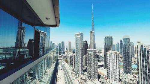 Downtown Dubai Apartment | Paramount Tower Hotel and Residences with Infinity Sky Pool