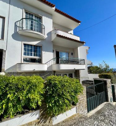 Parede House | PAREDE HILL - GuestHouse