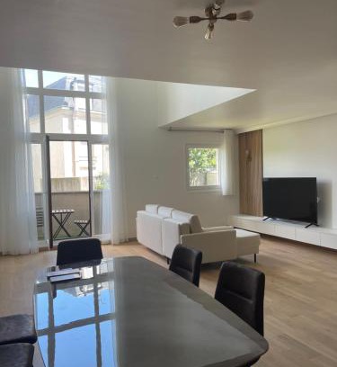 Charenton-le-Pont Apartment | Paris été 2024