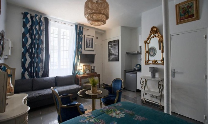 Combat Apartment | Paris est merveilleux - Buttes-Chaumont
