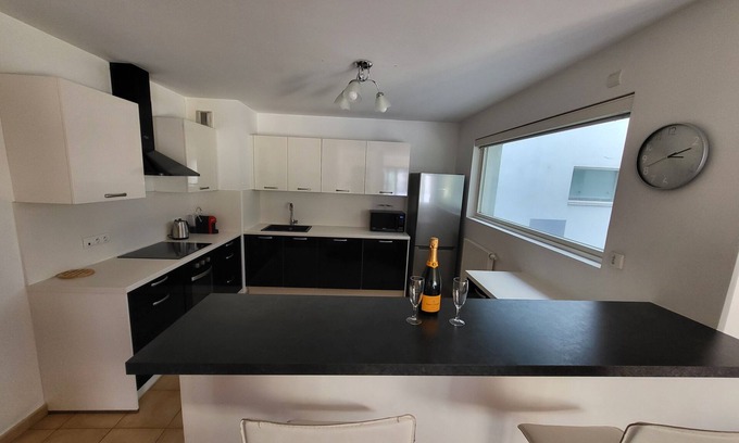 Quartier du Pont-de-Flandre Apartment | Paris Montmartre Chic