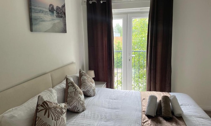 Cheetham Hill Apartment | Paris Royal Paradise Apartment