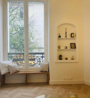 Quartier du Mail Apartment | Parisian Mona Lisa Studio - Heart of Paris