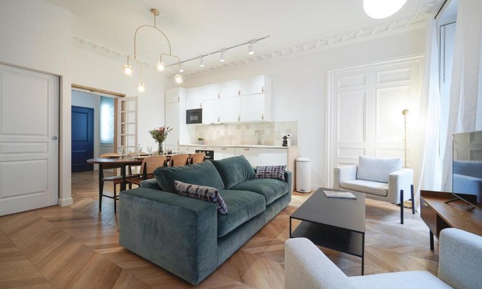 Quartier du Faubourg-Montmartre Apartment | Parisuites Central Grands boulevards Design Folies Bergères
