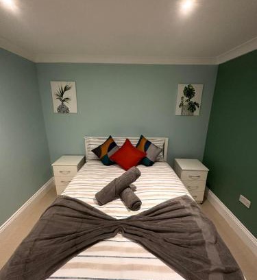 Hanger Hill Apartment | Park Avenue Luxury Apartment in London