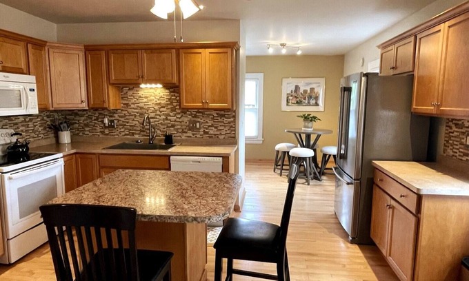 East Avenue Apartment | Park Avenue Residence - Historic 2-bed/2-bath