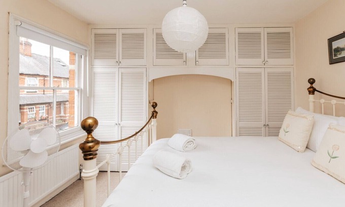 Henley House | Park End House - Parking Pet Friendly - From 180 Per Night