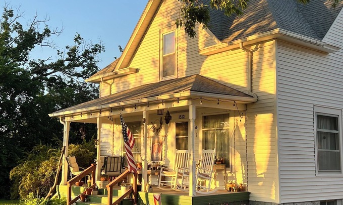 Aurora House | Park House - 3-bedroom home in beautiful Aurora, NE